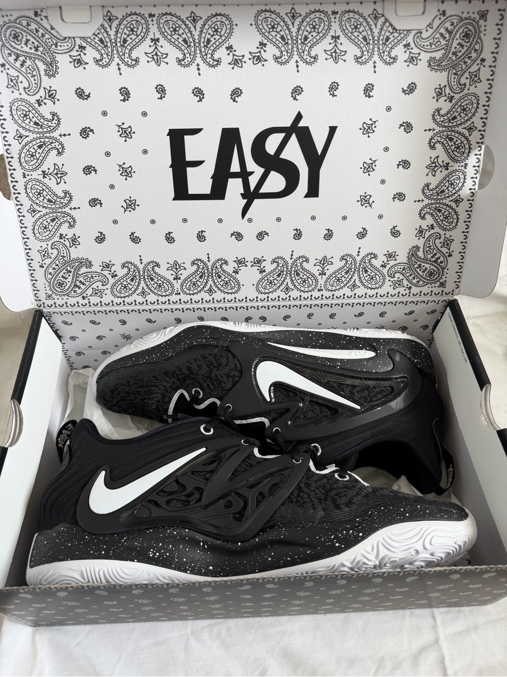KD 15 TB Nike Black & White Speckle  Low-Top Basketball Shoes New in Box